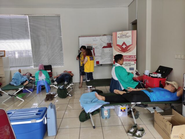 Kegiatan donor darah di perumahan grand Bukit Dago